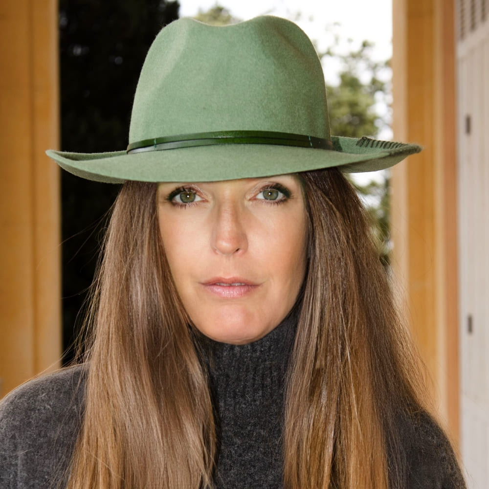 Chapeau feutre lien cuir & tricot