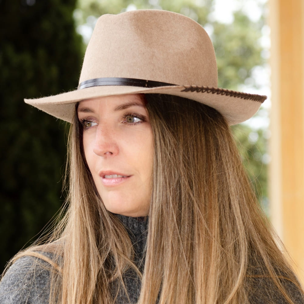 Chapeau feutre lien cuir & tricot