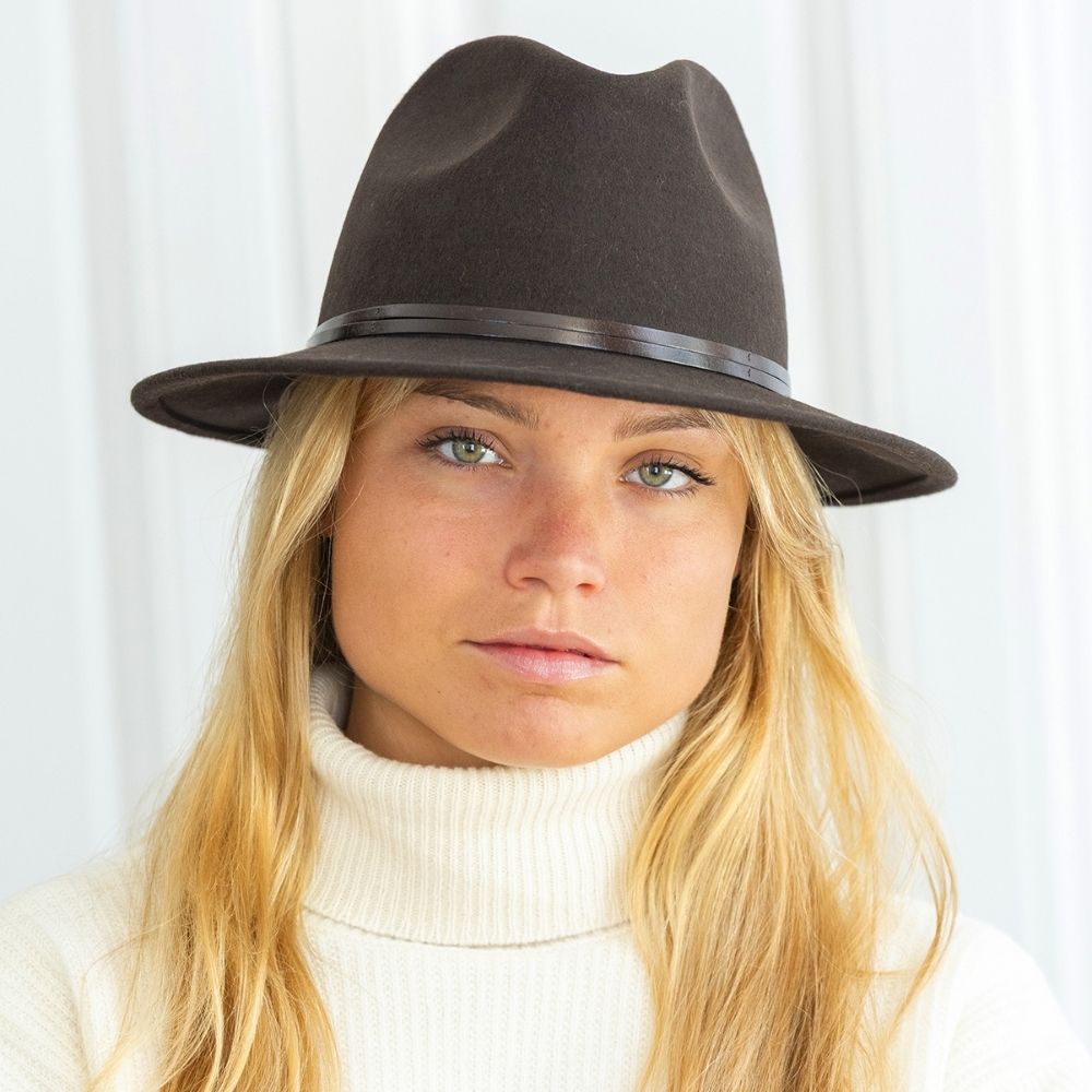 Chapeau feutre lien cuir, bord cousu