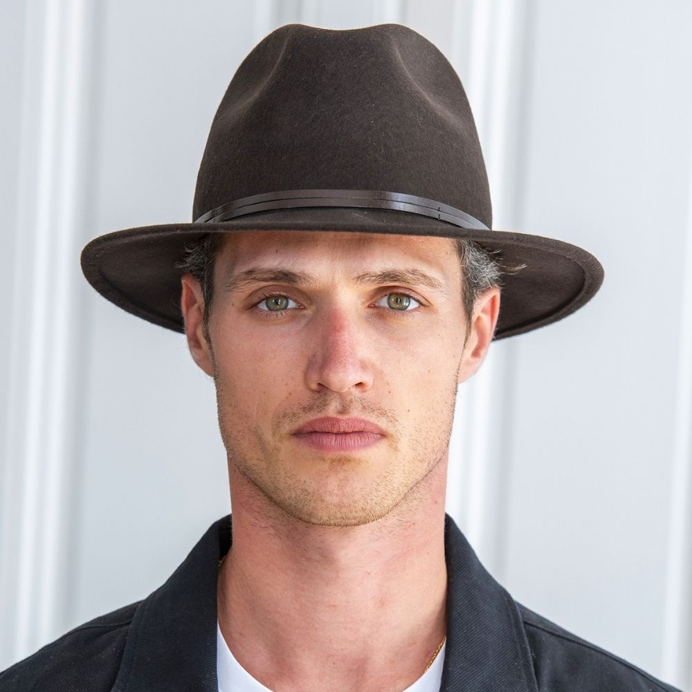 Chapeau feutre lien cuir, bord cousu