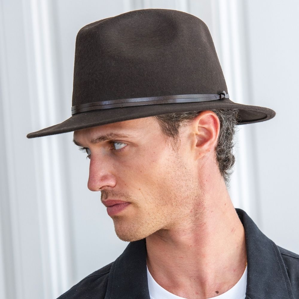 Chapeau feutre lien cuir, bord cousu