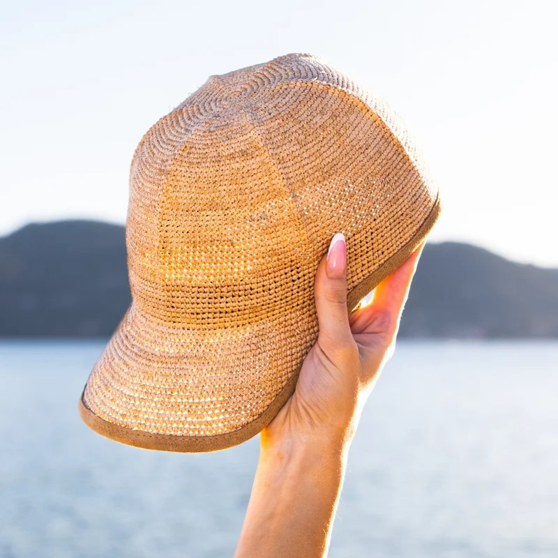 Raffia cap