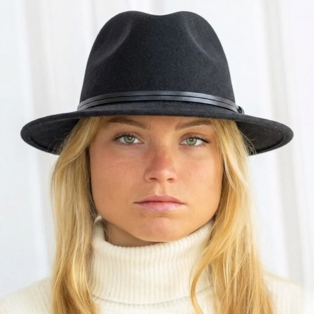 Chapeau feutre lien cuir, bord cousu