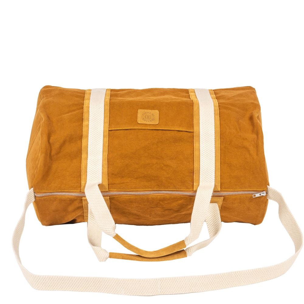 Duffle bag with zipper