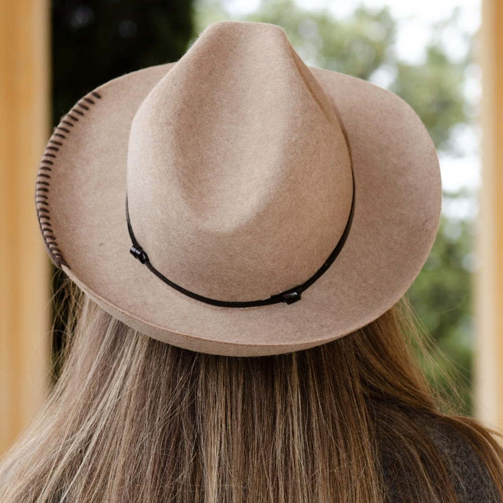 Chapeau feutre lien cuir & tricot
