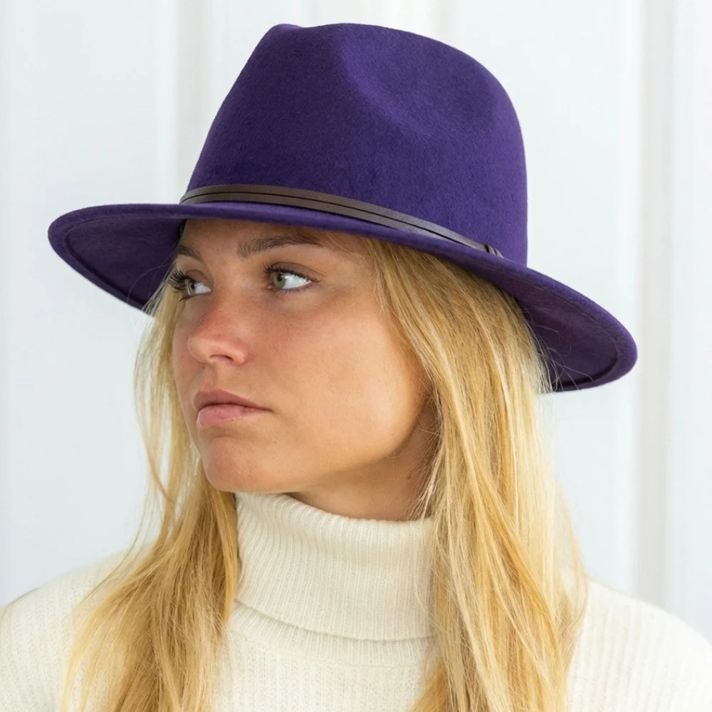 Felt fedora hat leather strop, stitched brim