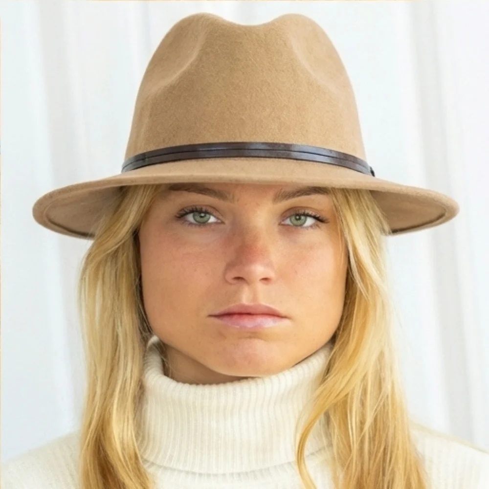 Chapeau feutre lien cuir, bord cousu